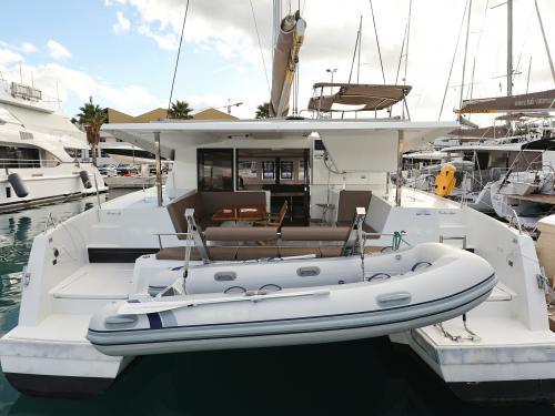 Kat Lucia 40 chartern in Trogir