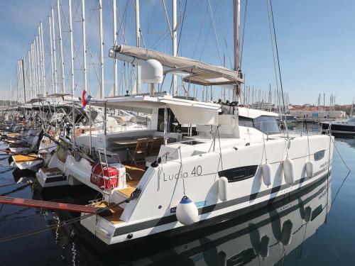 Catamaran Lucia 40 for charter in Marina Veruda