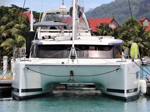 Kat Lucia 40 chartern in Eden Island Resort