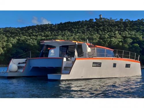 Catamaran Luna 47 Power for rent in Split