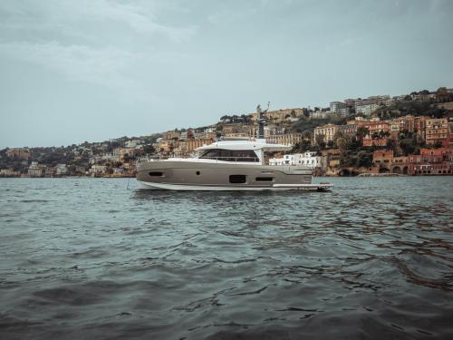 Katamaran Magellano 53 chartern in Marina Borgo