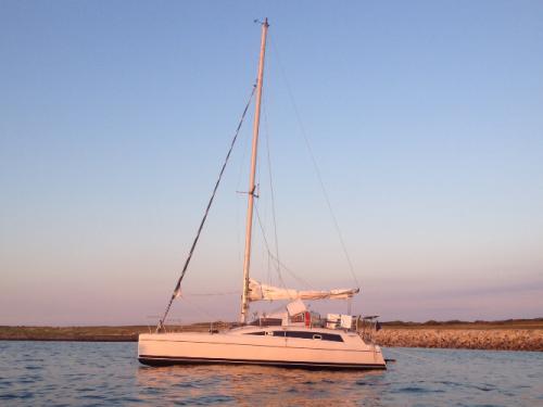 Catamaran Maldives 32 available for charter in Arzon
