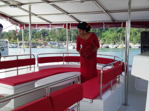 Cat Maxicat 53 available for charter in Fare