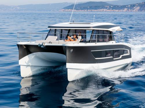 Cat MY 4.S available for charter in Taranto