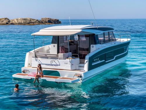 Cat MY 4.S available for charter in Taranto