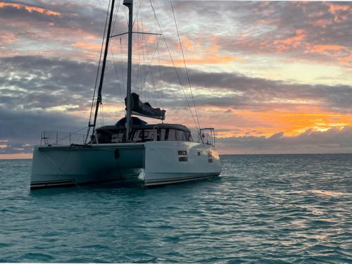Catamaran Nautitech 40 for hire in Uturoa