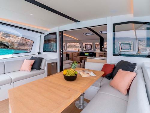 Kat Nautitech 44 chartern in Lefkas