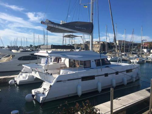 Katamaran Nautitech 46 Open Fly chartern in Marina D. Glyfada