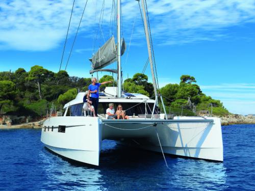 Kat Nautitech 46 Open Fly chartern in Athen