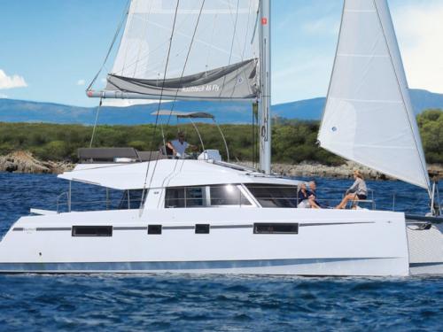 Kat Nautitech 46 Open Fly chartern in Athen