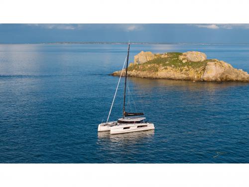 Catamaran Nautitech 48 for hire in Cogolin