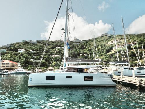 Catamaran Nautitech Open 40 for rent in Maya Cove