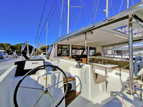 Katamaran Nautitech Open 40 Yachtcharter in Cogolin