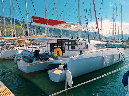 Katamaran Neel 43 Yachtcharter in Kastel Gomilica