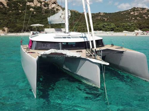 Cat Neel 51 for rent in Le Marin