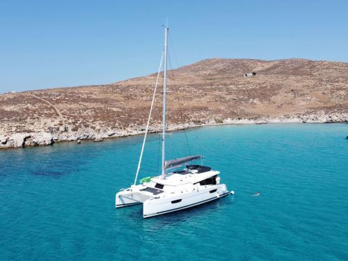 Kat Elba 45 chartern in Mykonos Stadt