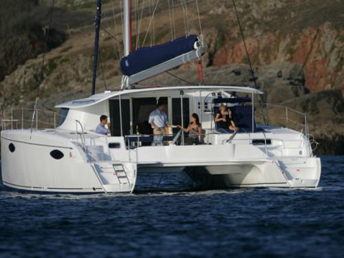 Katamaran Orana 44 Quatuor chartern in Netsel Marmaris Marina