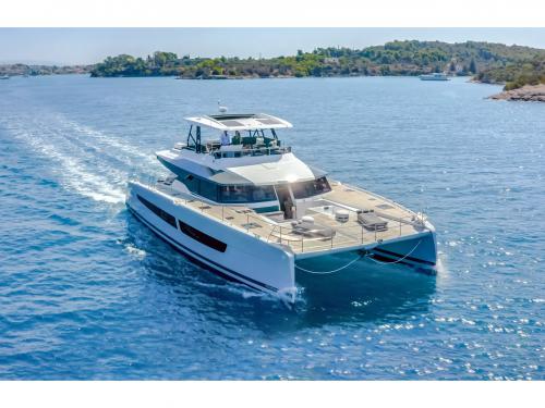 Catamaran Power 67 available for charter in Castellammare di Stabia