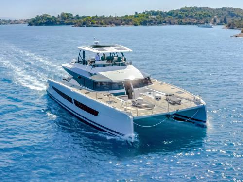 Catamaran Power 67 available for charter in Castellammare di Stabia