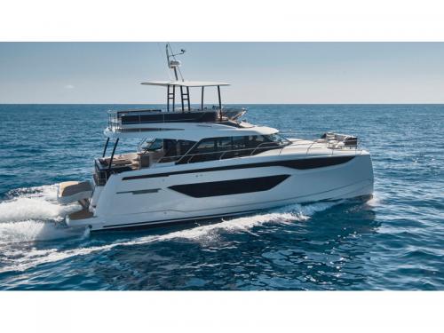 Cat Prestige M48 for rent in Castellammare di Stabia
