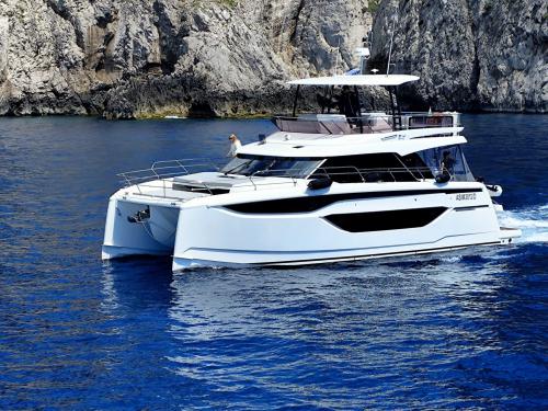 Kat Prestige M48 chartern in Salerno
