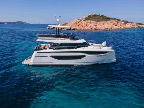 Kat Prestige M48 Yachtcharter in Marina di Portisco