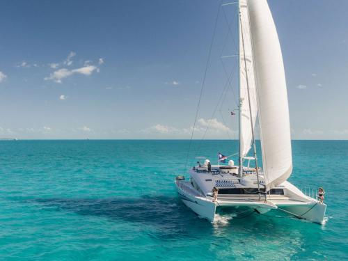 Kat Prout 83 Yachtcharter in Road Harbour