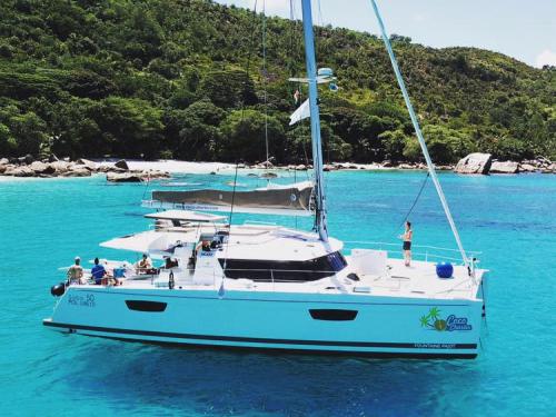 Catamaran Saba 50 for rent in Eden Island Marina