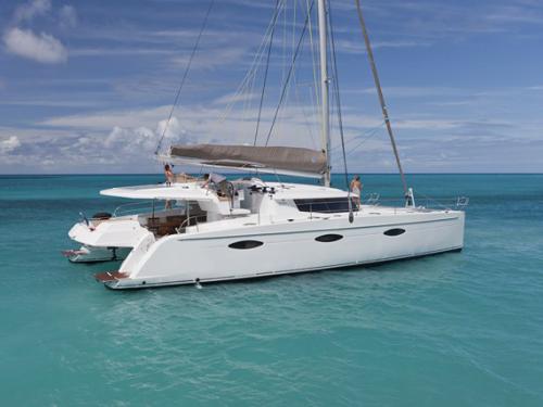 Kat Sanya 57 chartern in Marina Le Marin