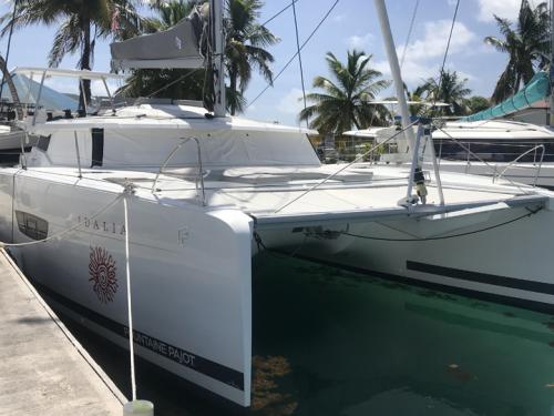 Katamaran Saona 47 chartern in Marina Manuel Reef