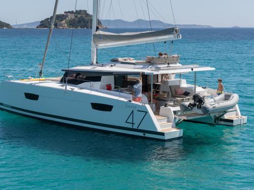 Catamaran Saona 47 for rent in Eden Island Marina