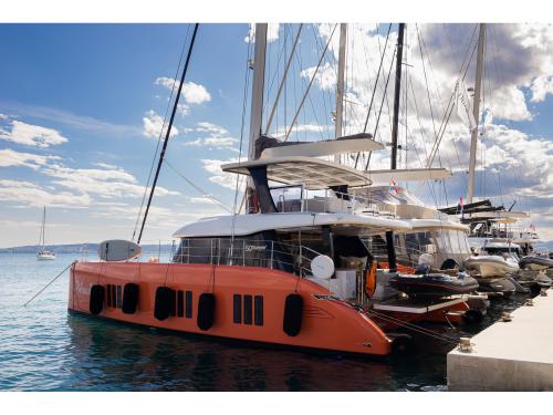 Catamaran Sunreef 50 for hire in Kastel Gomilica