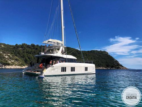 Catamaran Sunreef 50 for hire in Fakarava