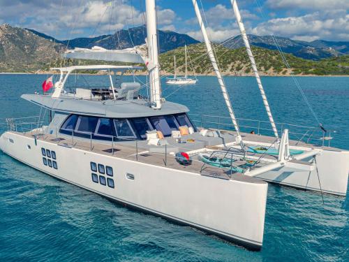 Cat Sunreef 60 for rent in Road Town 