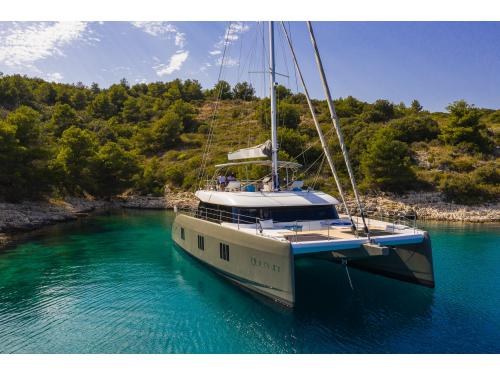 Cat Sunreef 60 for rent in Kastel Gomilica