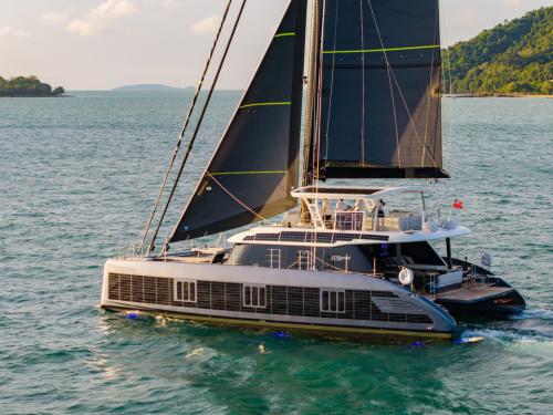 Kat Sunreef 60 chartern in Royal Phuket Marina