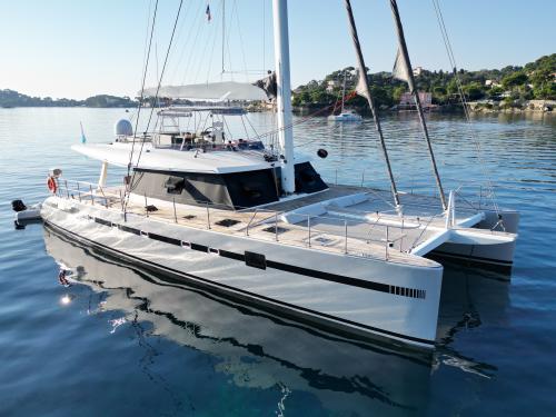 Catamaran Sunreef 62 for hire in Marina di Olbia