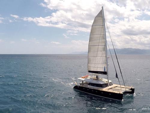 Katamaran Sunreef 62 Yachtcharter in Marina Alimos Kalamaki