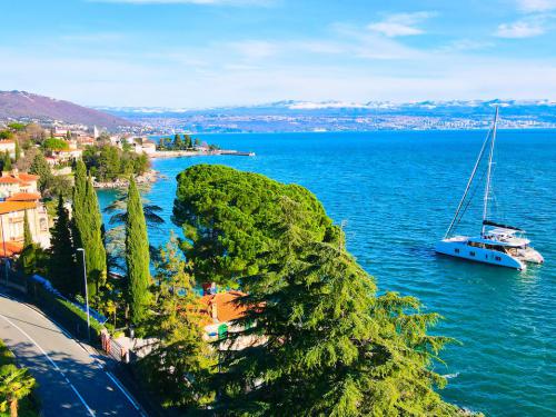 Katamaran Sunreef 80 chartern in Split