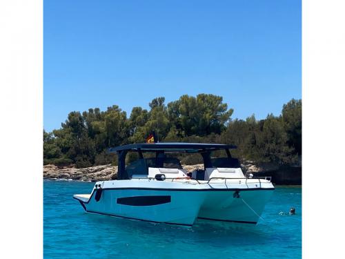 Cat T41 available for charter in Parikia