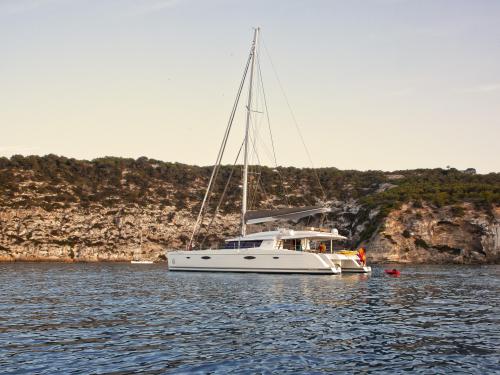 Katamaran Victoria 67 chartern in Ibiza Stadt