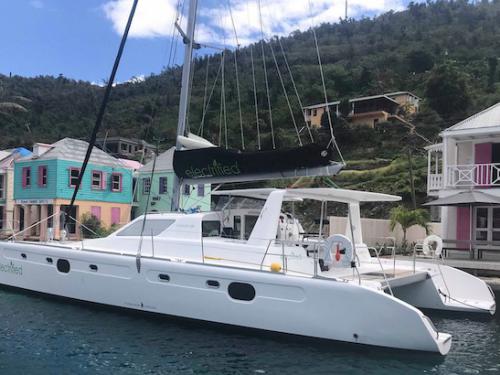 Kat Voyage 480 chartern in Sopers Hole