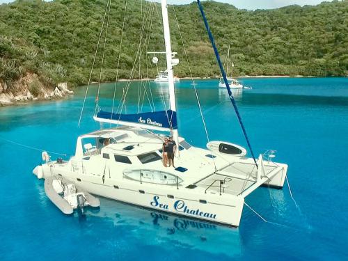 Cat Voyage 500 available for charter in Road Town