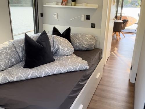 Hausboot Apartboot L Yachtcharter in Buchholz