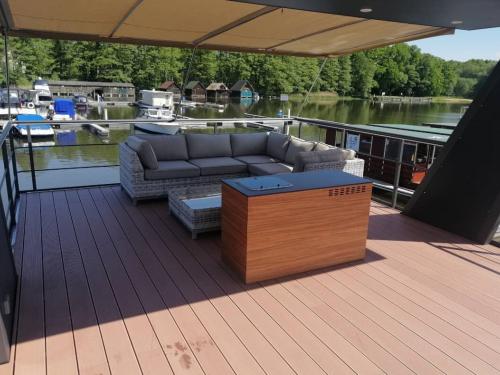 Hausboot Bravia Queen Yachtcharter in Buchholz
