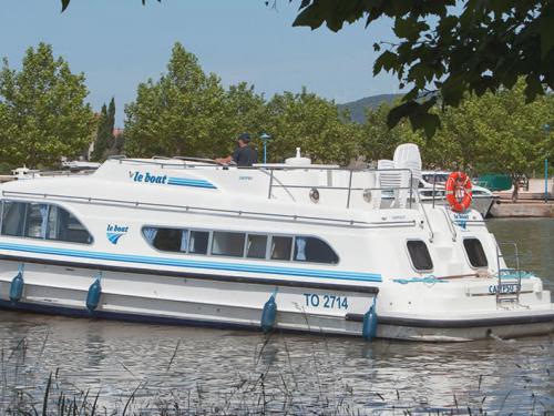 Houseboat Calypso for charter in Tannay