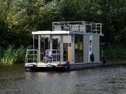 Houseboat Campi 340 for rent in Drachten