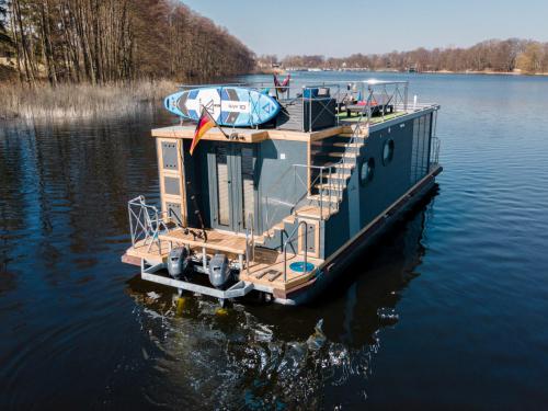 Houseboat Campi 400 for hire in Buchholz