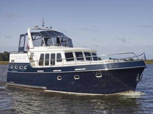 Houseboat Classicline 1300 for hire in Marina de Drait
