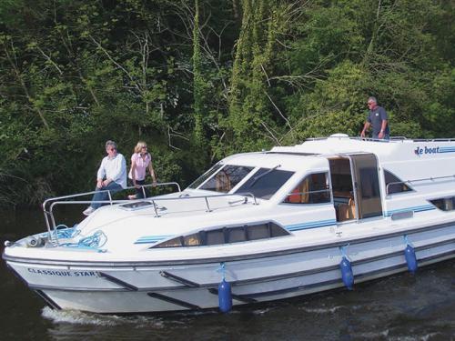 Houseboat Classique Star for charter in Tannay